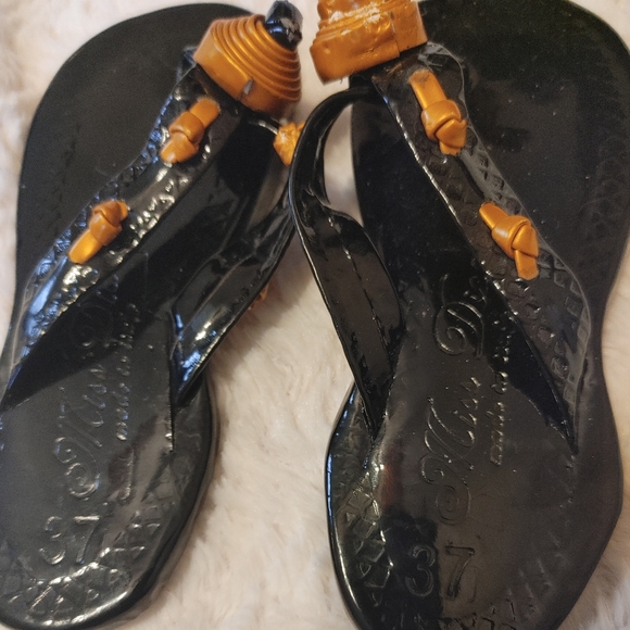 Miss Dior Toddler Thongs - Picture 1 of 5